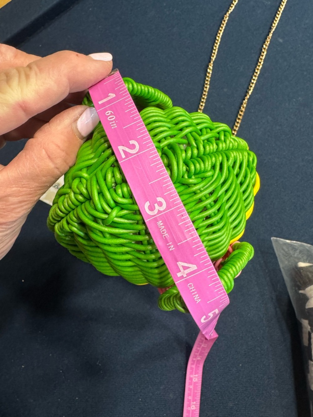 Tommy Bahama wicker Colorful Parrot purse w/ removable chain strap. Fully lined - Picture 6 of 10